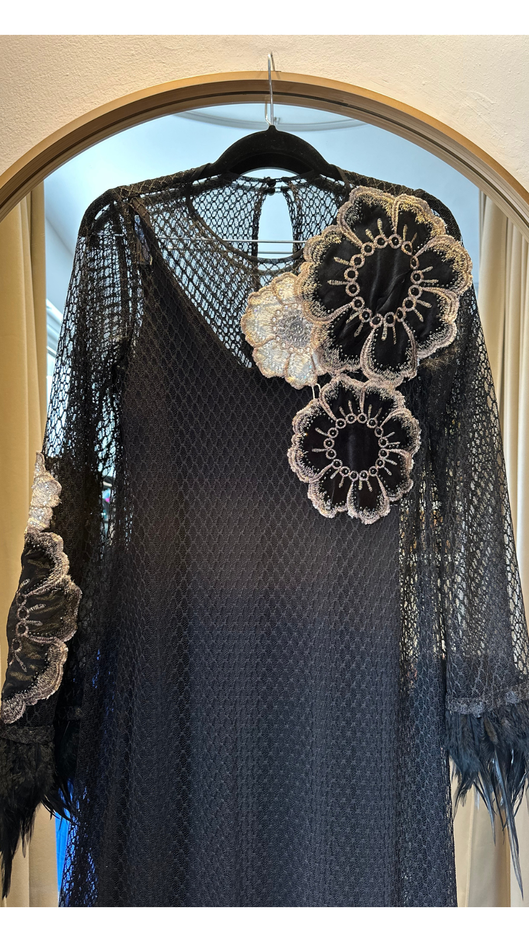 Vestido Negro con Encaje Las Buttner (Talle L)