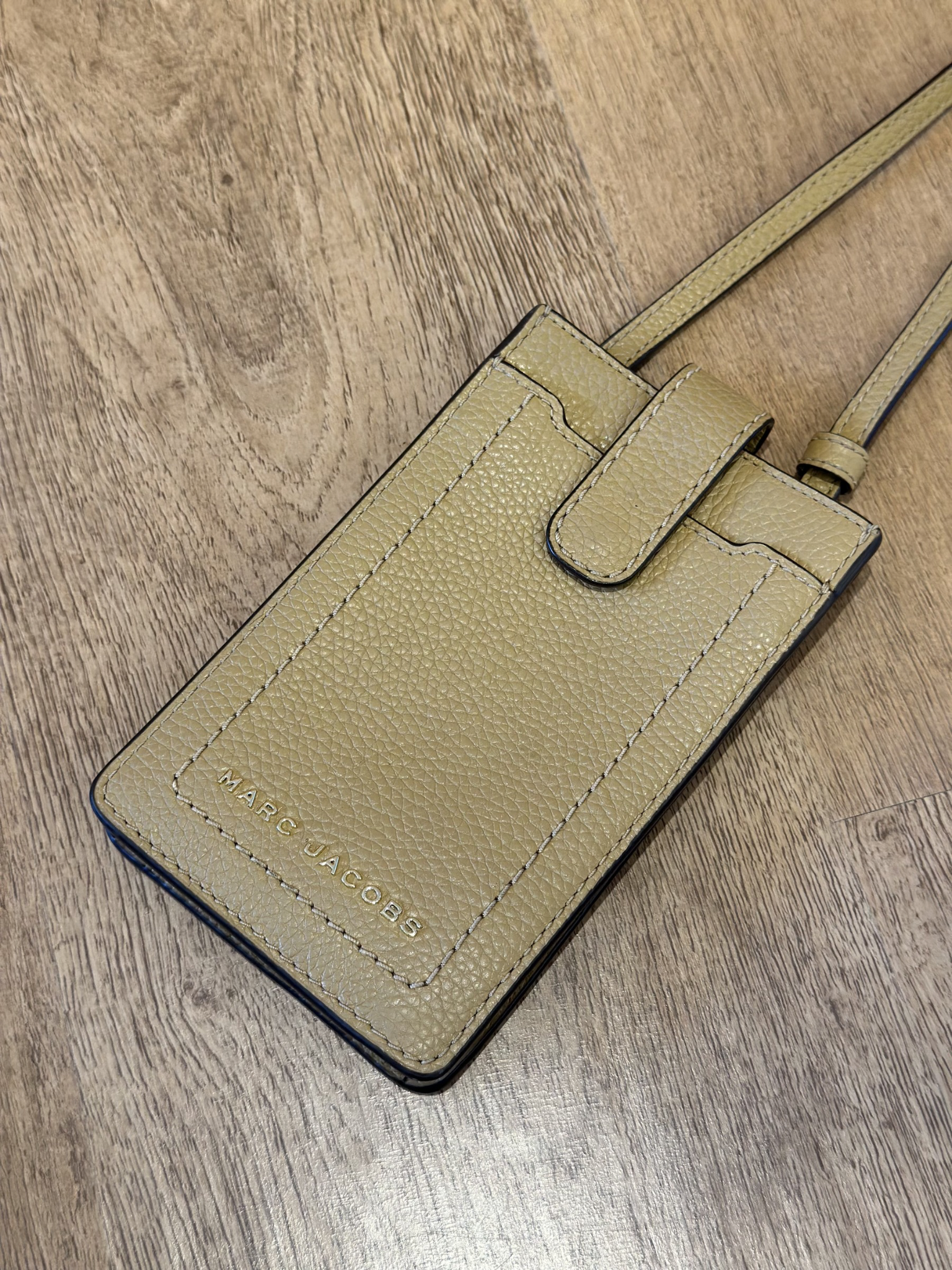 Porta Celular Marrón Marc Jacobs