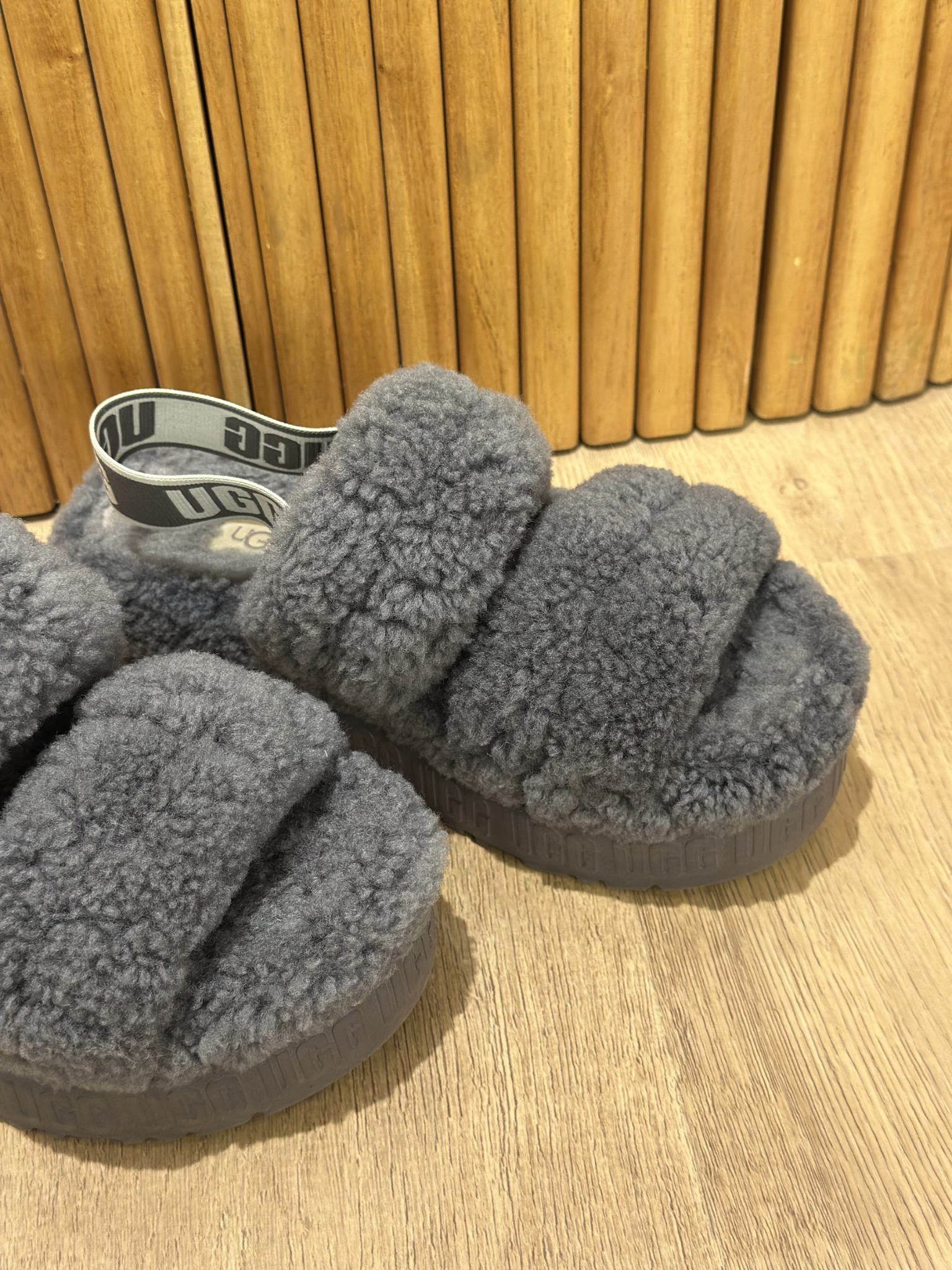 Sandalias UGG Oh Fluffita (36)