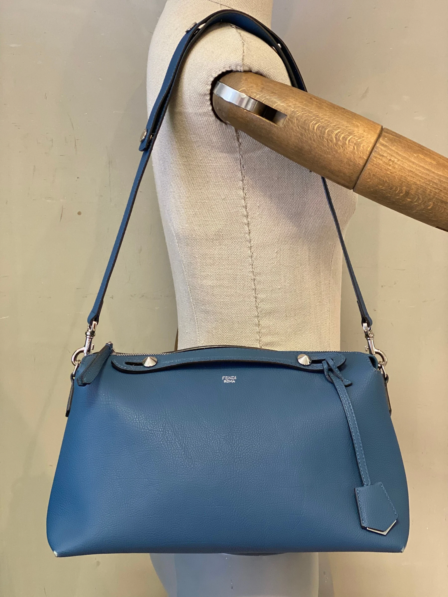 Cartera de Cuero Azul Fendi By The Way