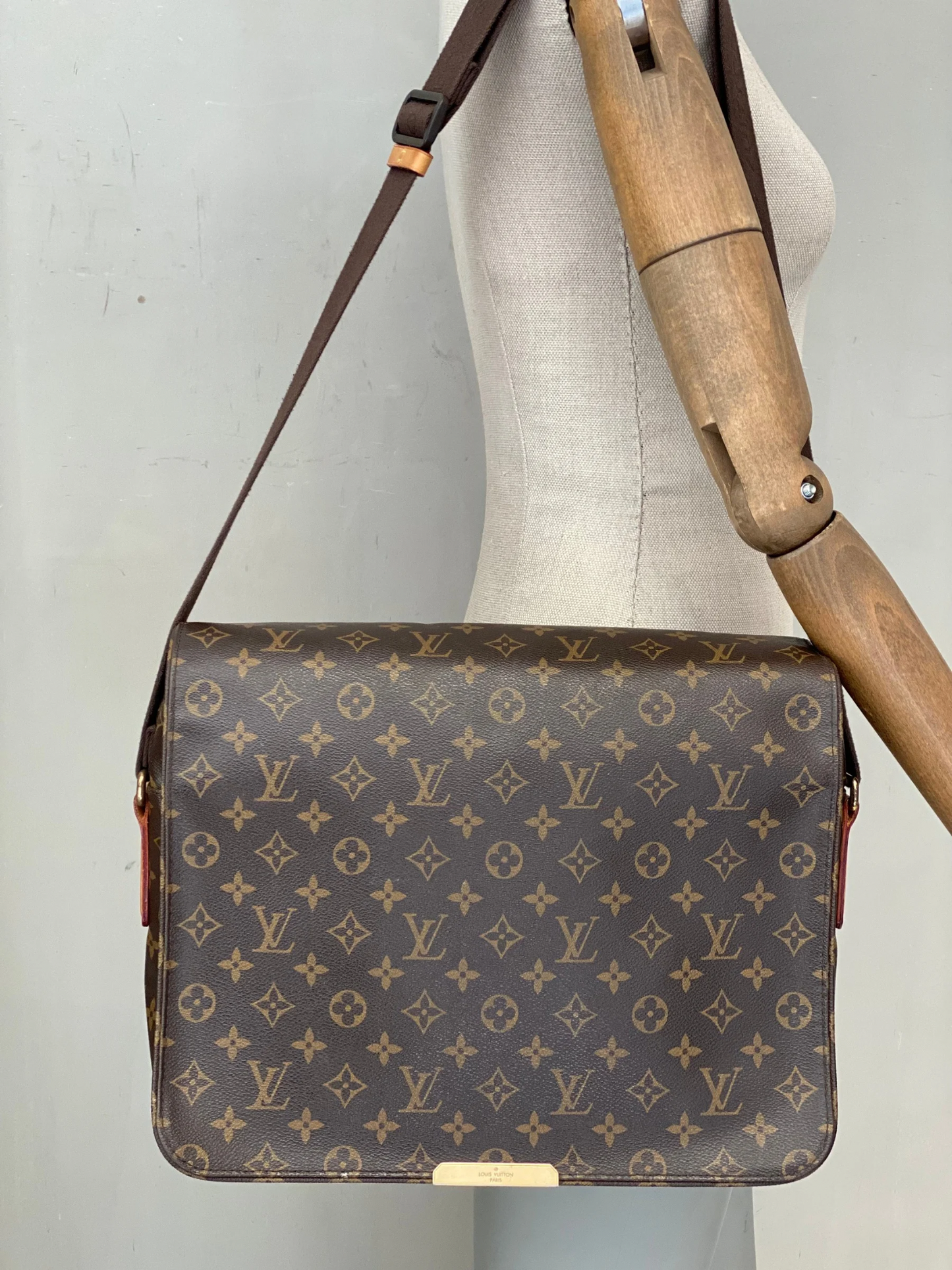 Bolso de Hombro Louis Vuitton Monogram Abbesses M45257