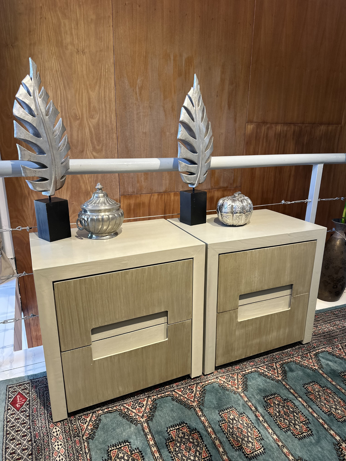 Set de 2 Mesitas de Luz de Madera