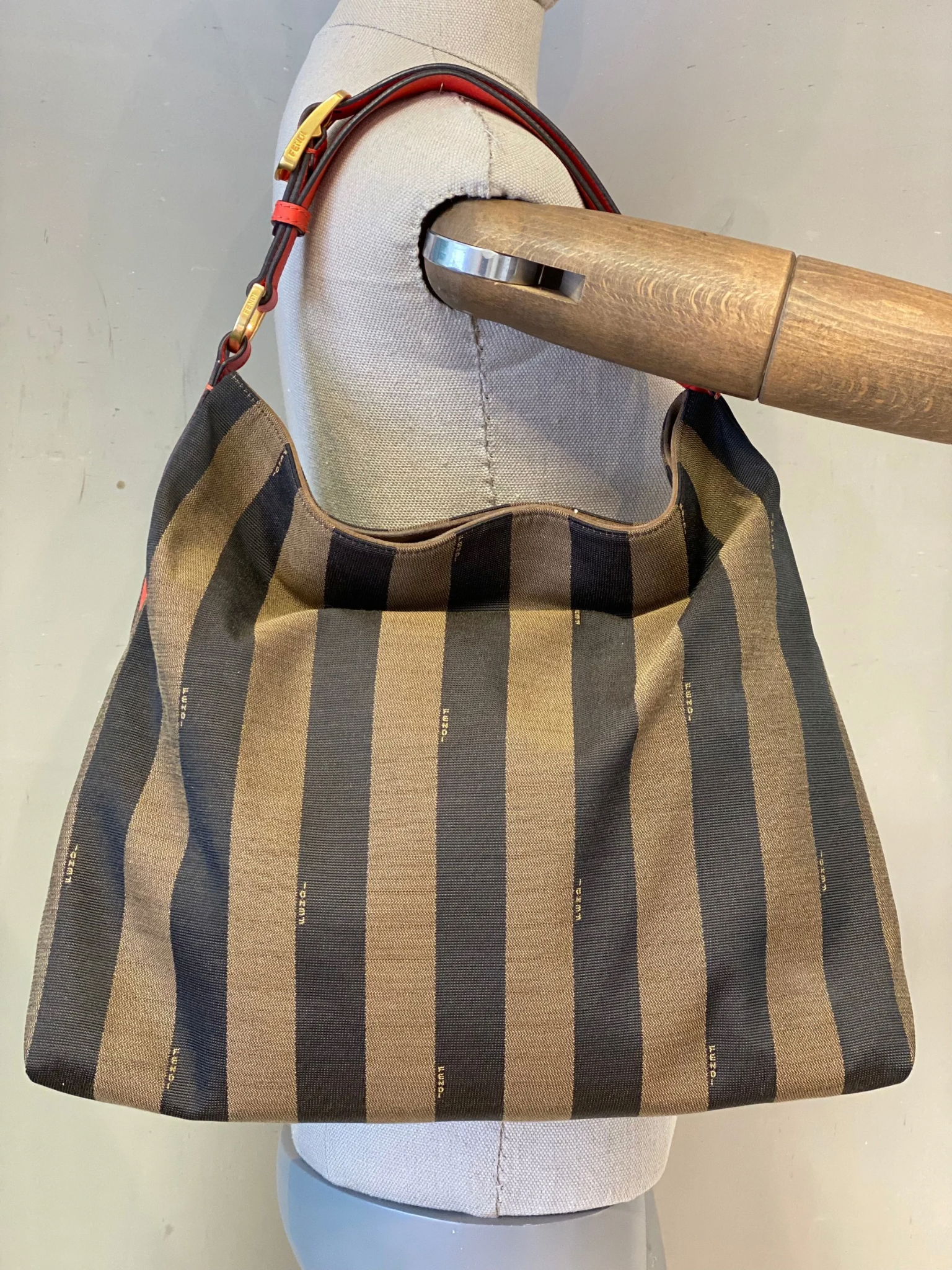 Cartera Fendi Pequin Hobo