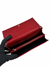 Sobre Rojo con Cadena Carolina Herrera