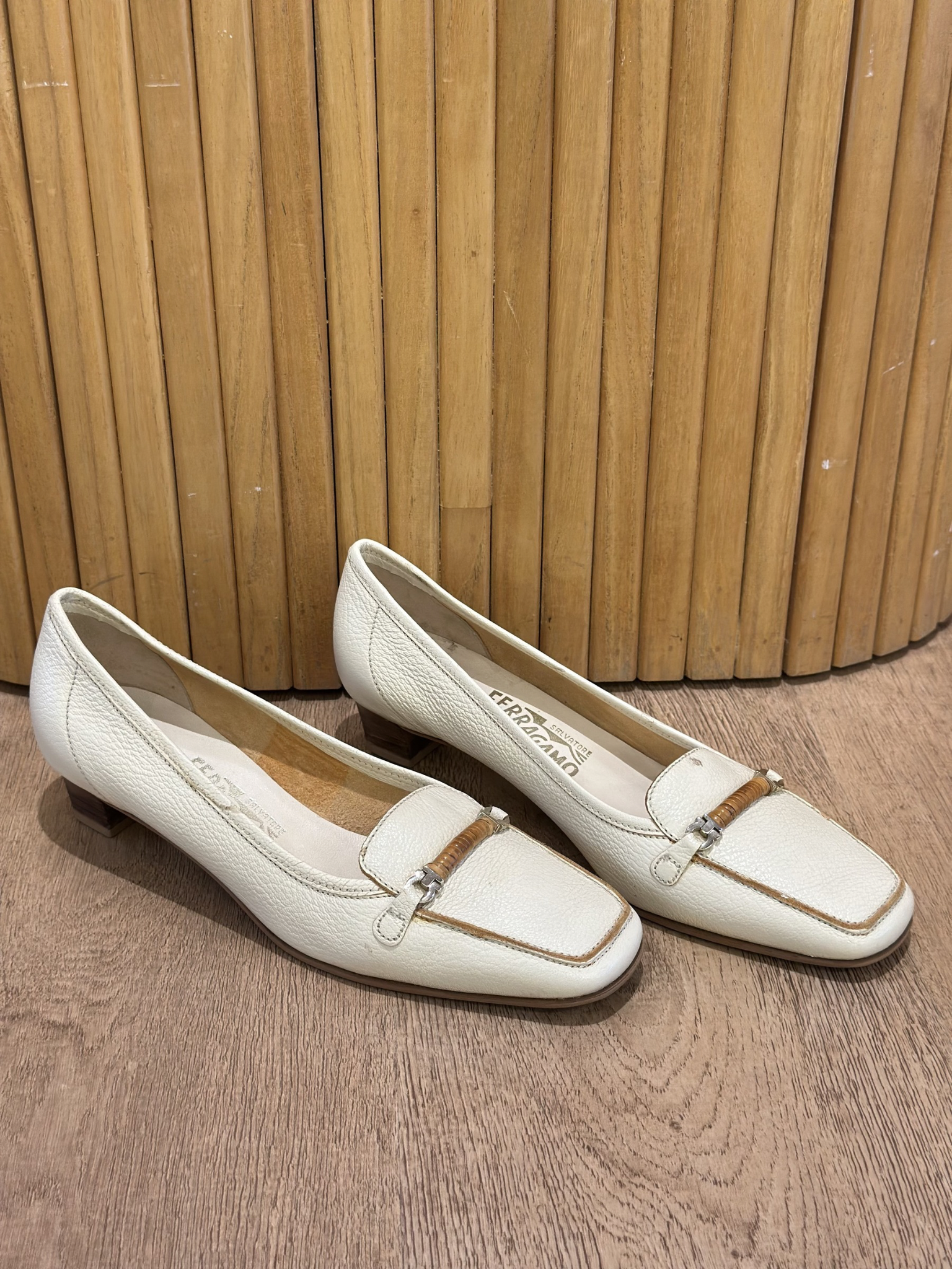 Mocasines de Tacón Salvatore Ferragamo Marfil (8)