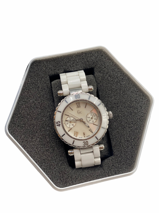 Reloj Blanco Guess Collection Go Diver Chic