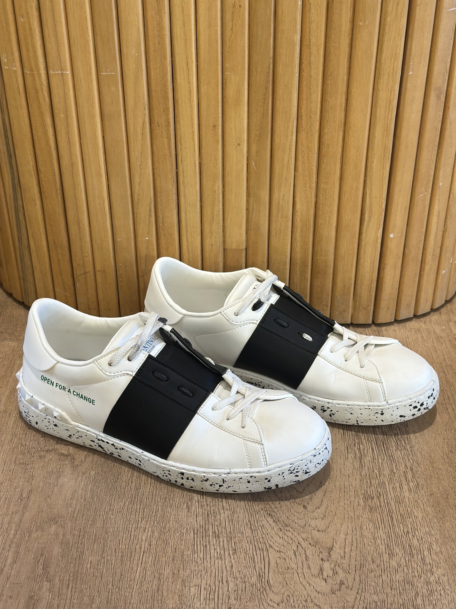 Champion Blanco y Negro Valentino Garavani Open For A Change (42 MASC)