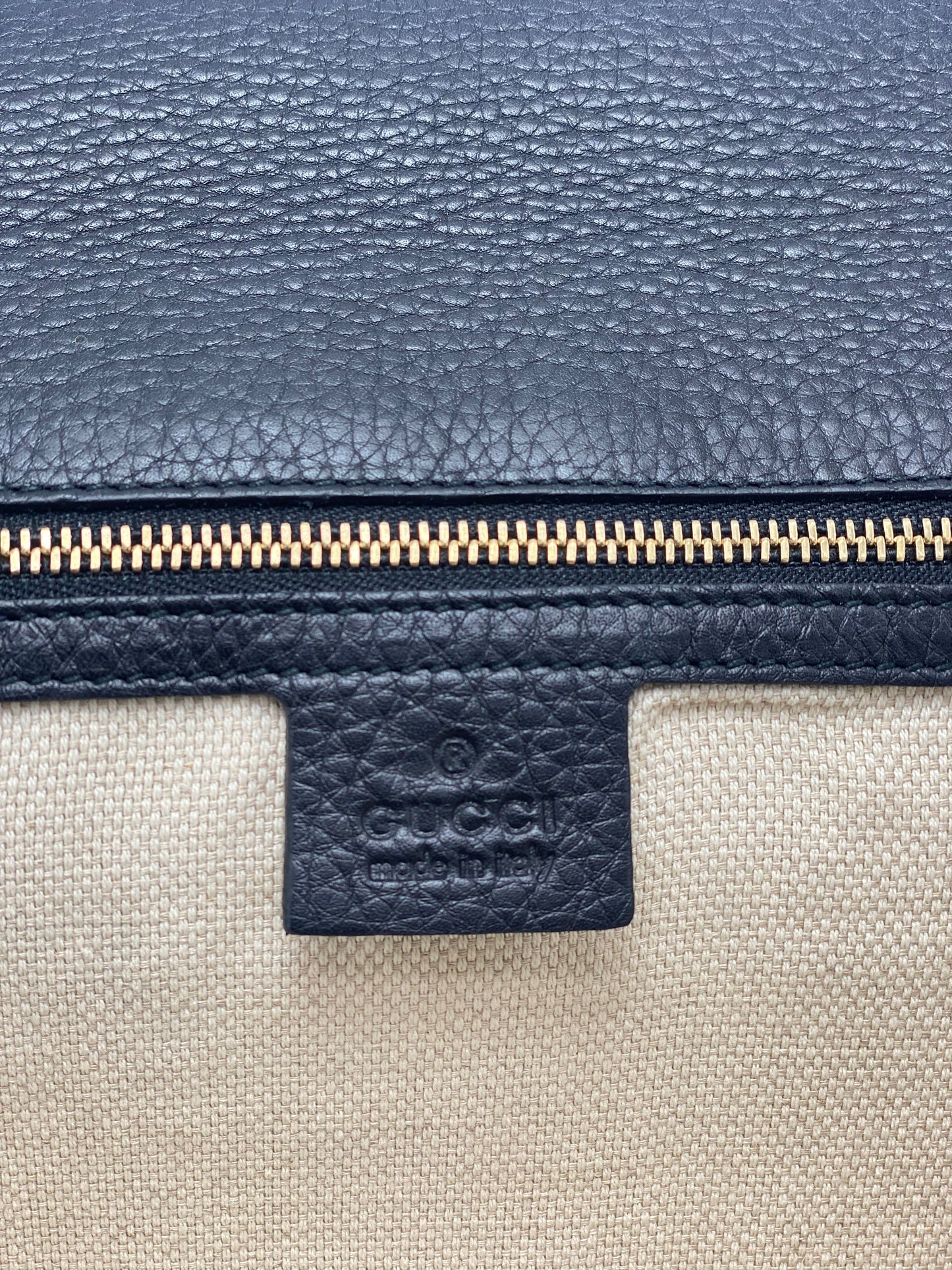 Sobre Gucci Soho Clutch Leather Bag