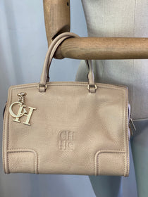 ⁠Cartera Carolina Herrera Charm & Satchel
