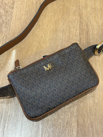 Riñonera Michael Kors Monogram