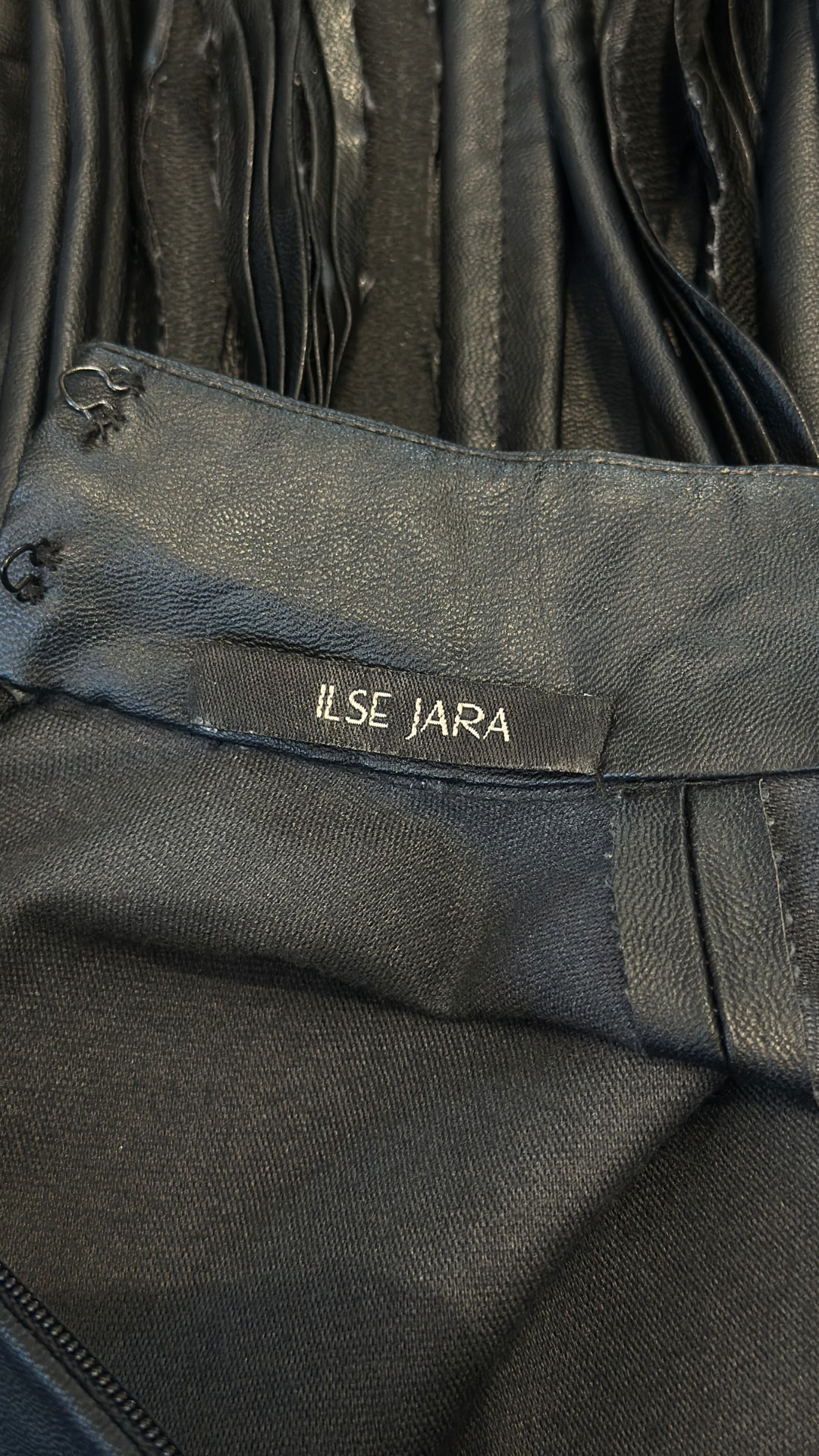 Vestido Negro de Cuerina Ilse Jara (M)