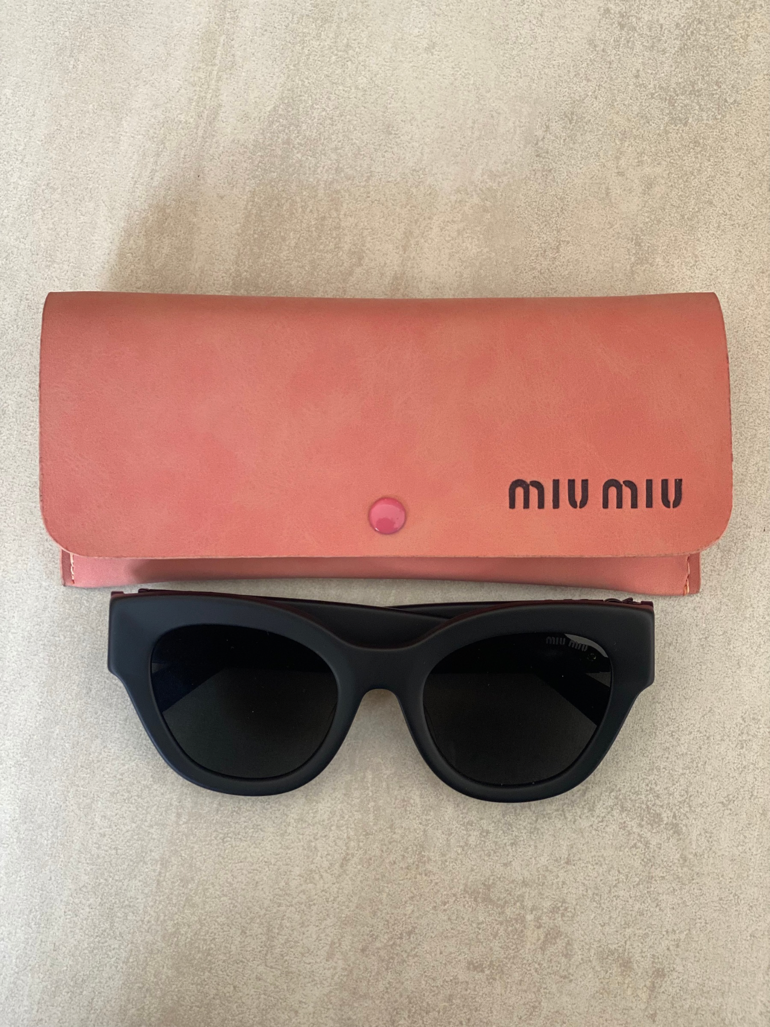 Lente de Sol Miu Miu SMU 01YS