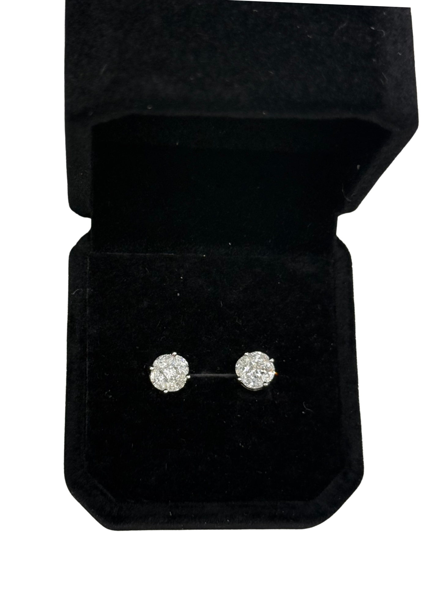 Aros Stud Atemporales en Oro Blanco 18k con Diamantes