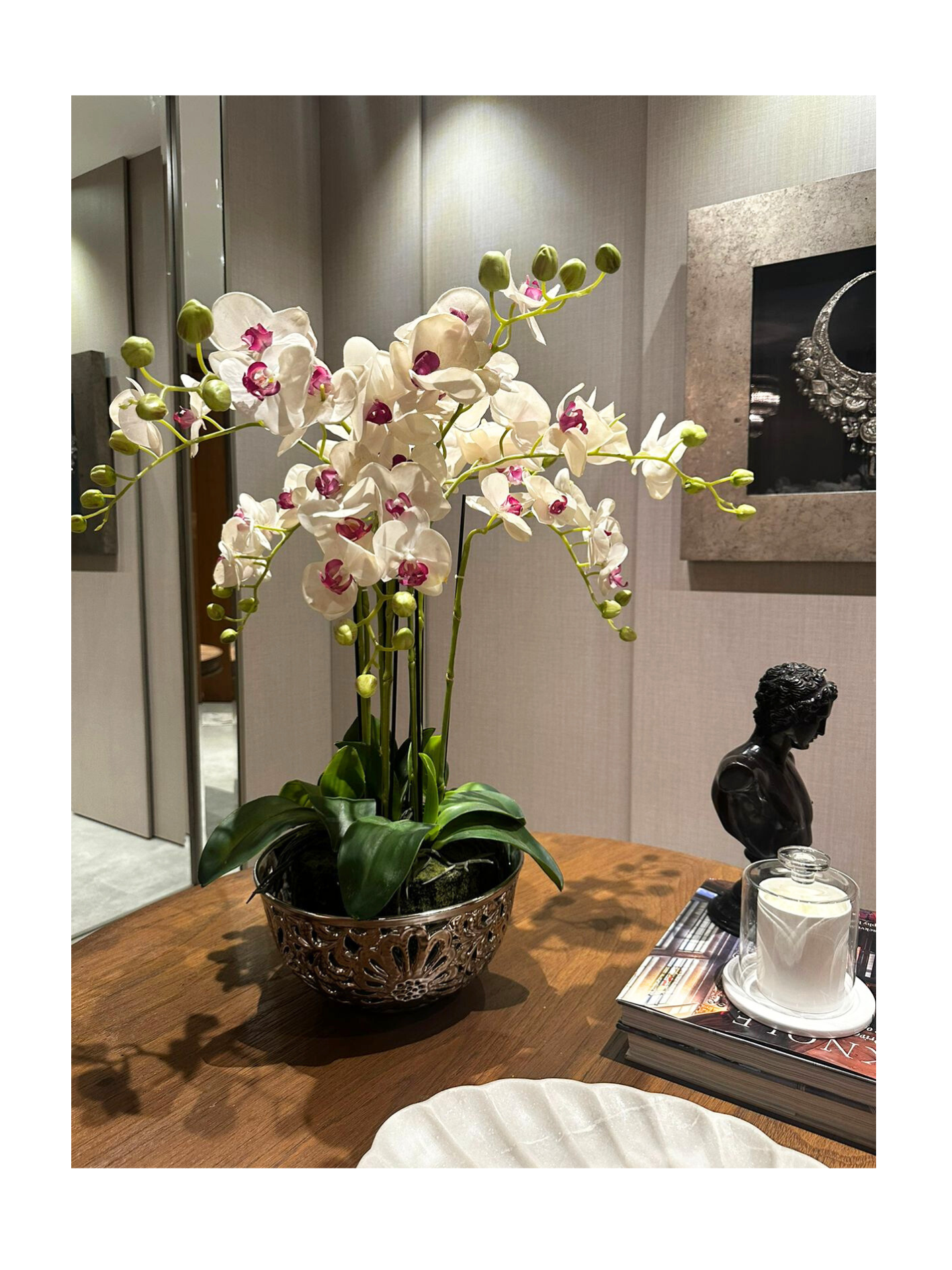 Arreglo de Orquídeas Artificiales con Plantera Galería Bonita