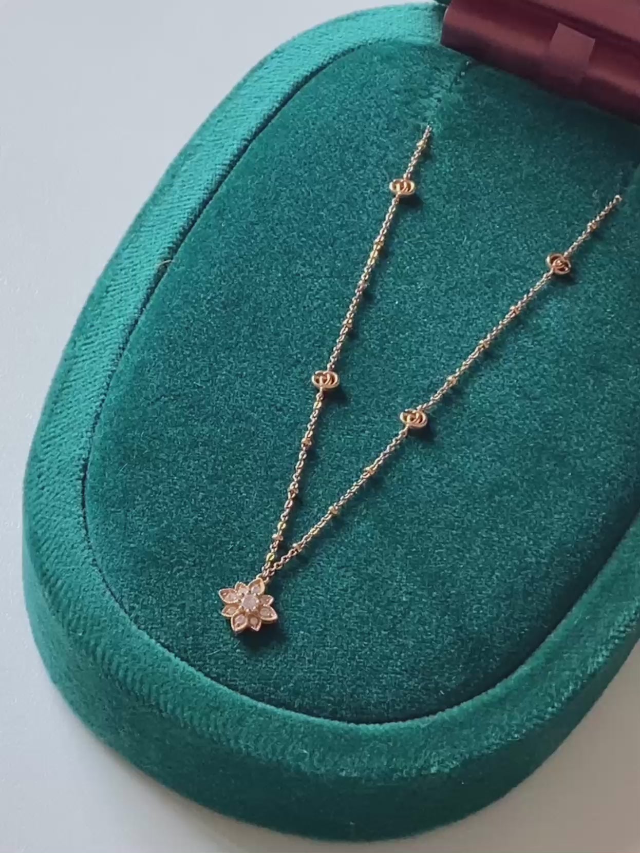 Collar Gucci Flower Double G con Diamantes