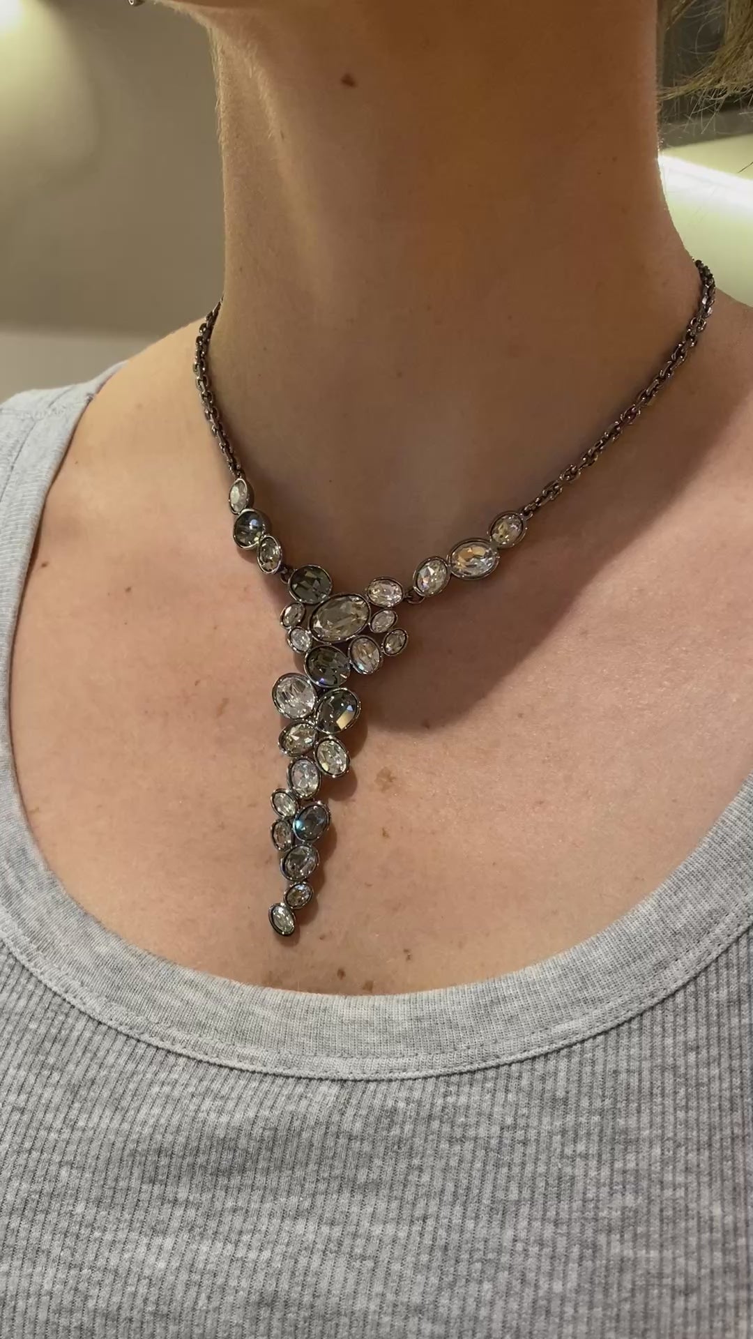 ⁠Set de Collar y Aros Noir Swarovski