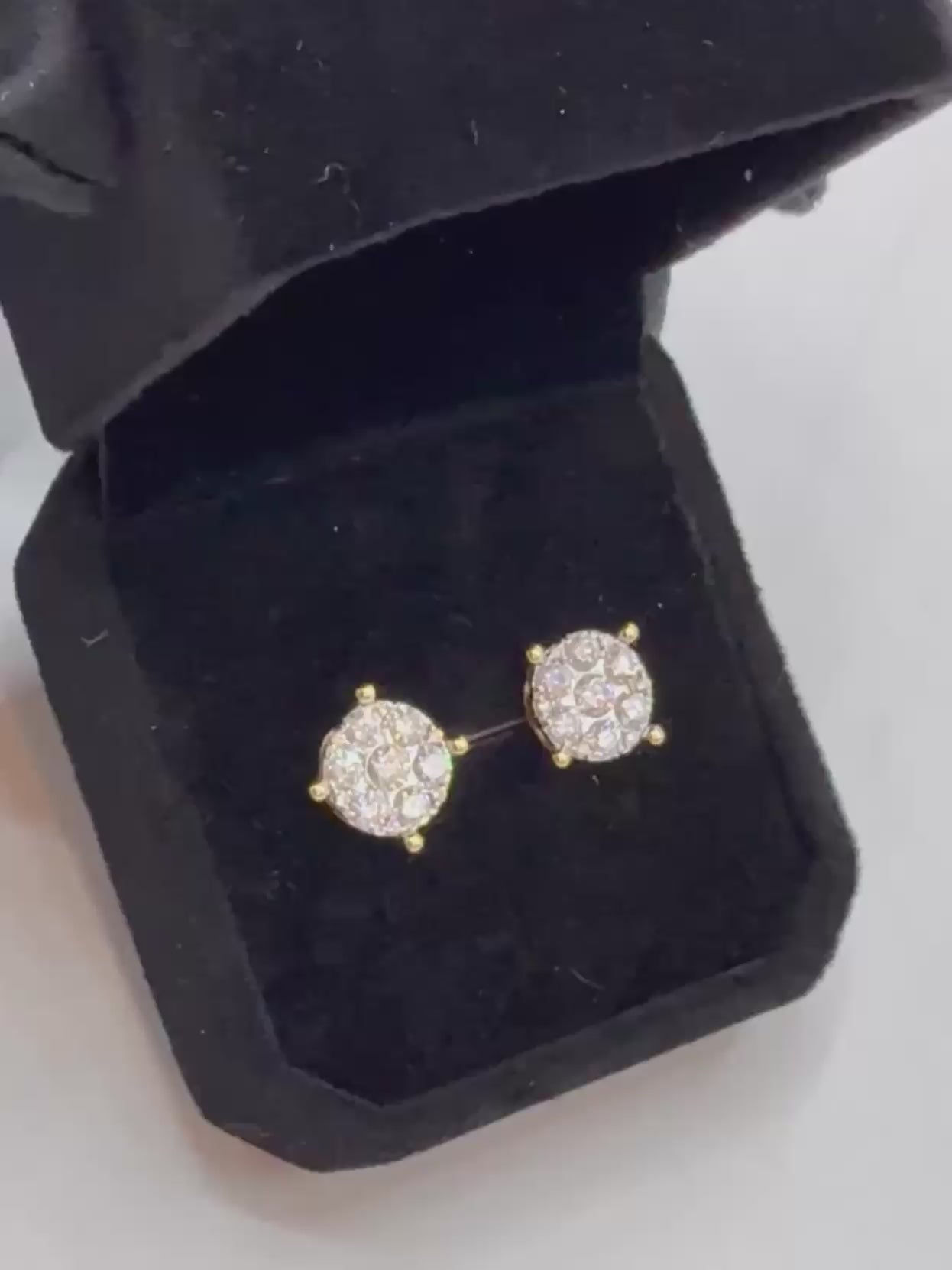 Aros Stud Tipo Cluster en Oro Blanco 18k con Diamantes