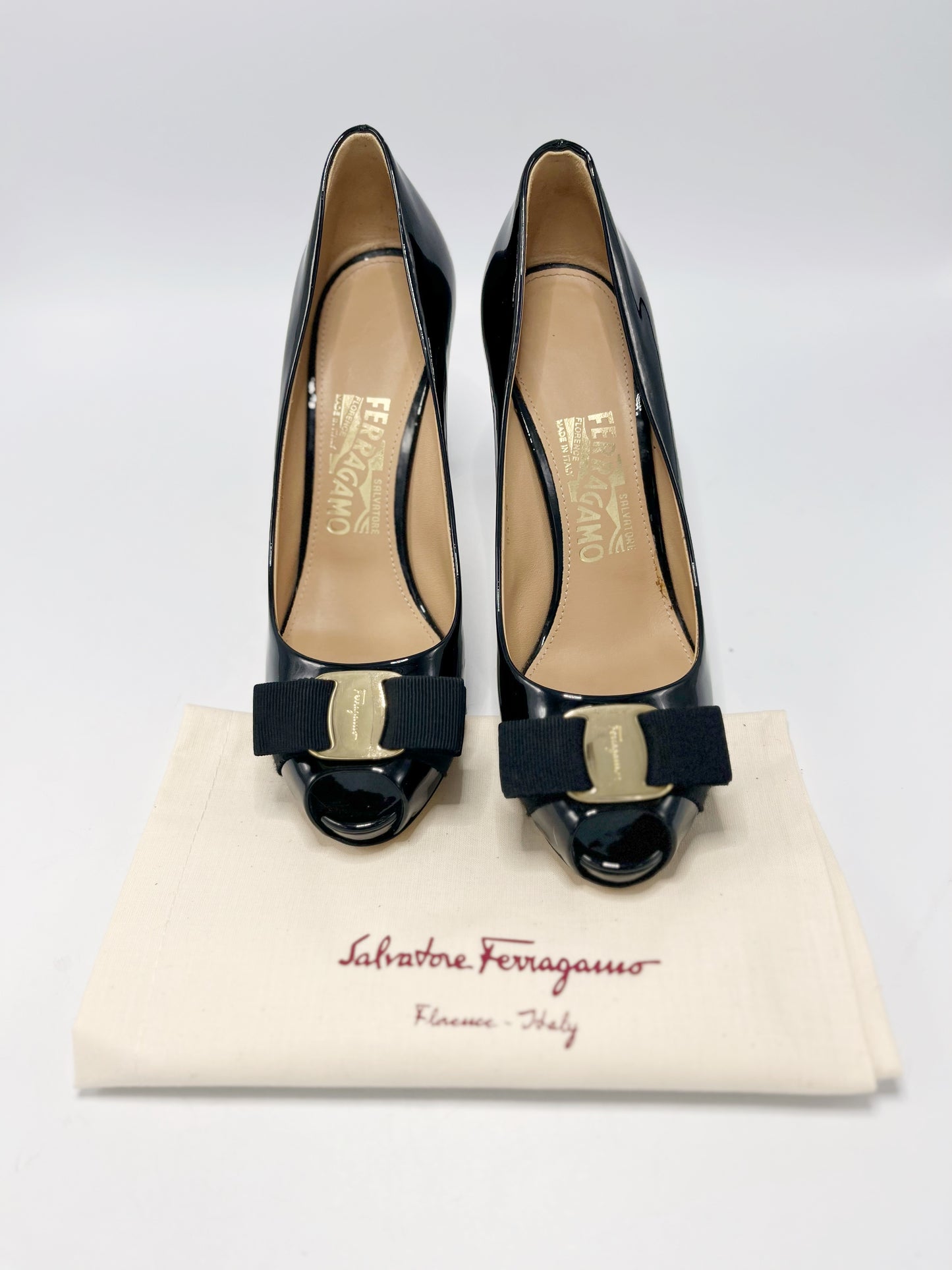 Pumps Salvatore Ferragamo PLUM (US 6.5)