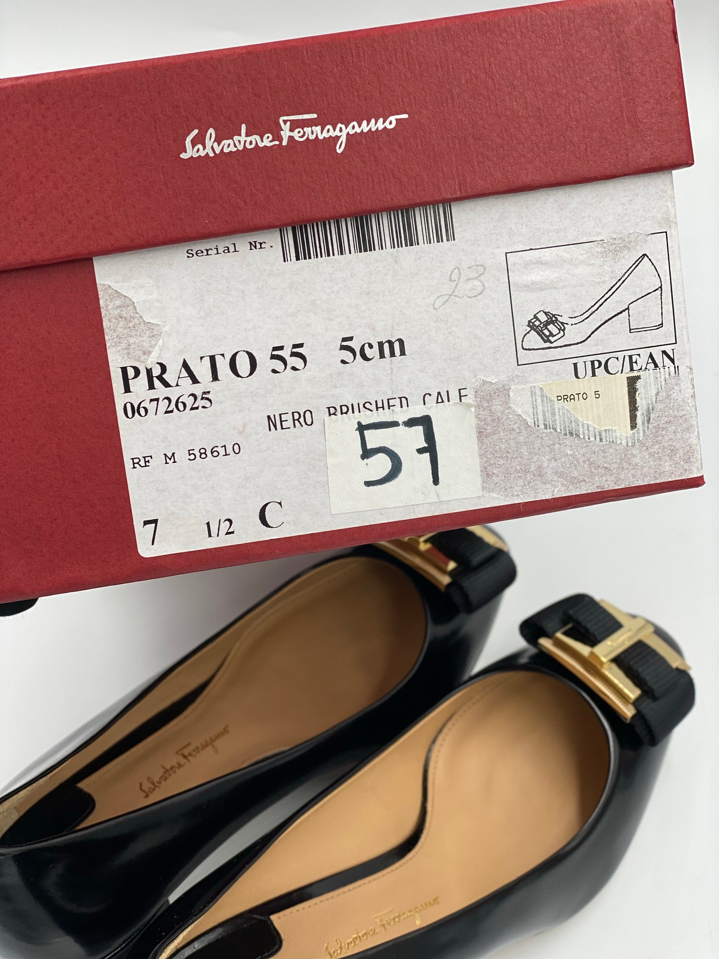 Zapatos Salvatore Ferragamo Preto Pumps (7.5) + Pañuelo Cher ¡DE REGALO!